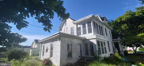 102 3rd St E, Waynesboro, PA 17268