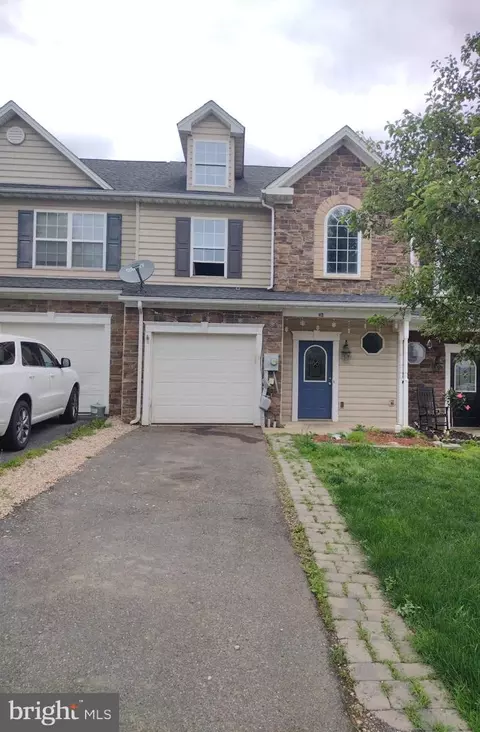 204 Whitley Dr, Chambersburg, PA 17201