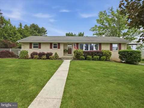 9689 Forest Ridge Rd, Shippensburg, PA 17257