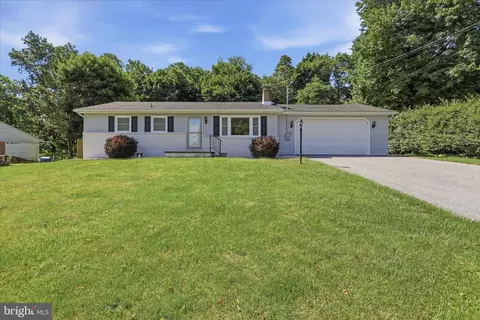 15716 Valley Ave, Blue Ridge Summit, PA 17214