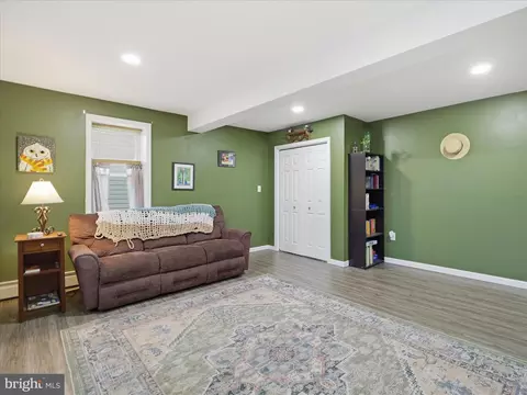 128 E Madison St, Greencastle, PA 17225