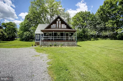 10 W Fairview Ave, Mercersburg, PA 17236
