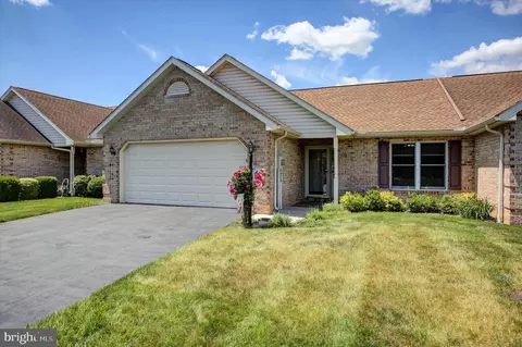 2368 Majestic Ct, Chambersburg, PA 17202
