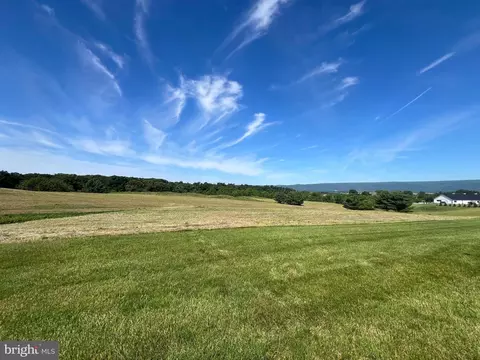 2368 Majestic Ct, Chambersburg, PA 17202