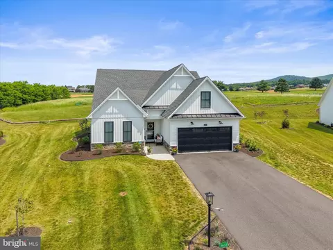 4633 Range Runner Dr, Fayetteville, PA 17222