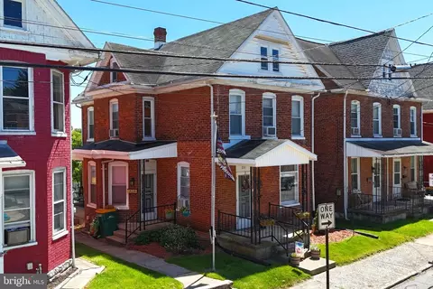 233 Cleveland Ave, Waynesboro, PA 17268