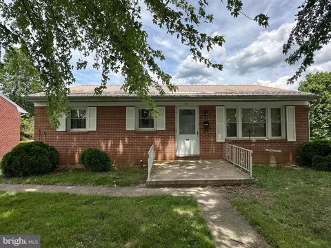 831 Fairview Ave, Waynesboro, PA 17268