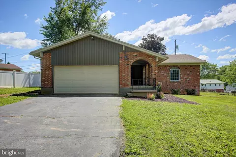 868 Fox Meadow Rd, Chambersburg, PA 17202