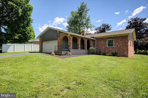 868 Fox Meadow Rd, Chambersburg, PA 17202