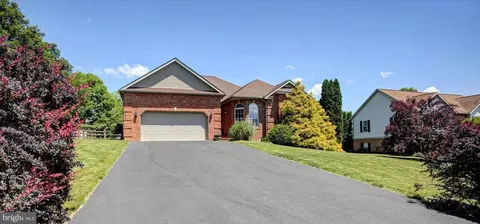 1983 Farmall Dr, Greencastle, PA 17225