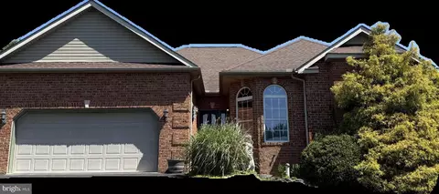 1983 Farmall Dr, Greencastle, PA 17225