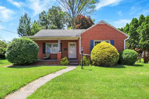 439 S 8th St, Chambersburg, PA 17201