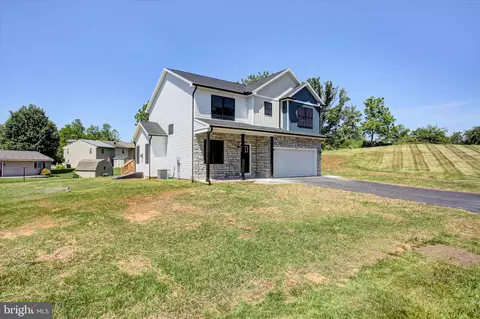 695 Karvois Ct, Chambersburg, PA 17202