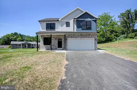 695 Karvois Ct, Chambersburg, PA 17202