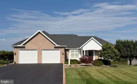 6147 Merion Dr, Fayetteville, PA 17222