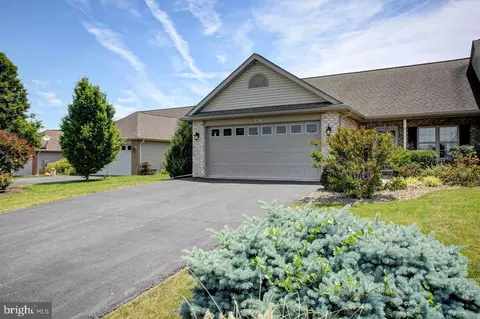 176 Lantern Ln, Chambersburg, PA 17201