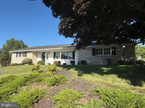 222 Harvest Ln, Chambersburg, PA 17202