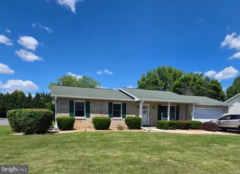 1741 Wisteria Dr, Chambersburg, PA 17202