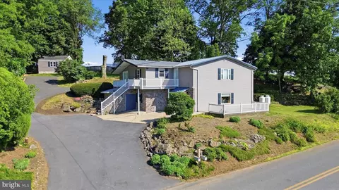 1756 Newcomer Rd, Chambersburg, PA 17202