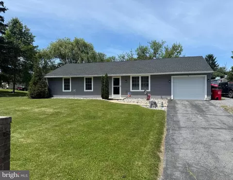 743 Lindia Dr, Chambersburg, PA 17202