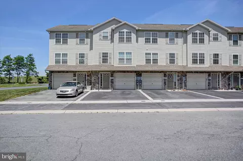3573 Pinecrest Ct, Fayetteville, PA 17222
