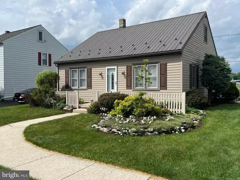 1147 Stanley Ave, Chambersburg, PA 17201