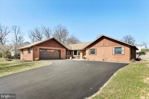 3671 Jenny Ln, Chambersburg, PA 17202