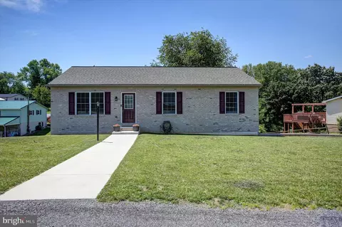 3040 Liverpool Ct, Chambersburg, PA 17201