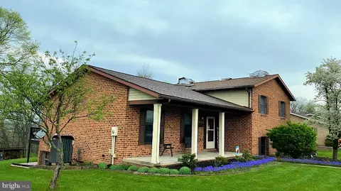 253 Topaz Dr, Chambersburg, PA 17202