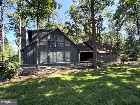 6067 Greenbriar Ct, Fayetteville, PA 17222