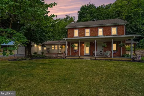 1021 Pine Stump Rd, Chambersburg, PA 17202