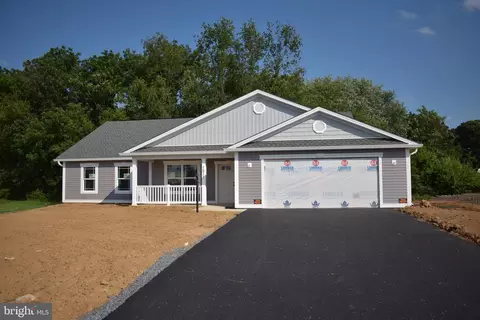 1517 Treeline Dr, Chambersburg, PA 17202