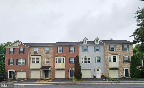 64 Milestone Ct, Chambersburg, PA 17201