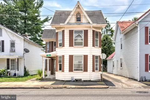476 E Queen St, Chambersburg, PA 17201