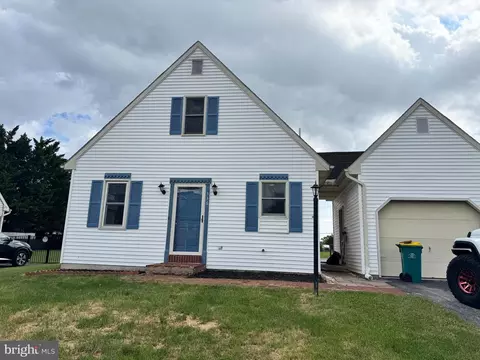 536 Bracken Dr, Chambersburg, PA 17201