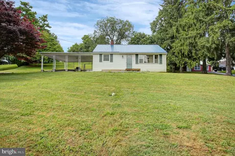7046 Mentzer Gap Rd, Waynesboro, PA 17268