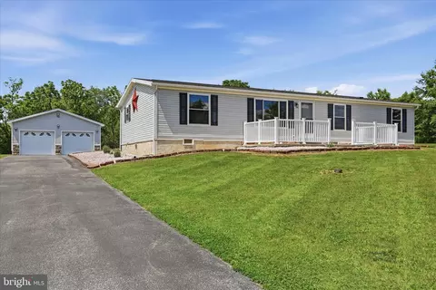 5913 Hager Rd, Greencastle, PA 17225