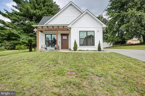 1311 Marvic Dr, Chambersburg, PA 17202