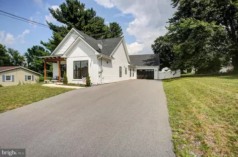 1311 Marvic Dr, Chambersburg, PA 17202