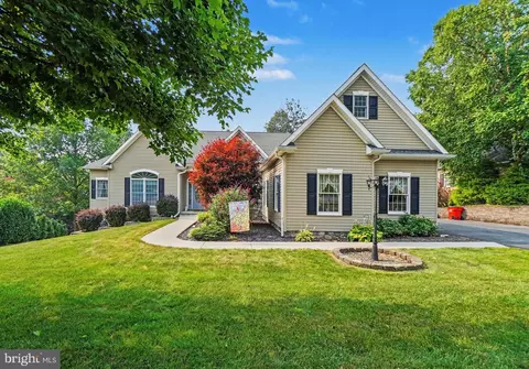 11302 Weatherstone Dr #198, Waynesboro, PA 17268