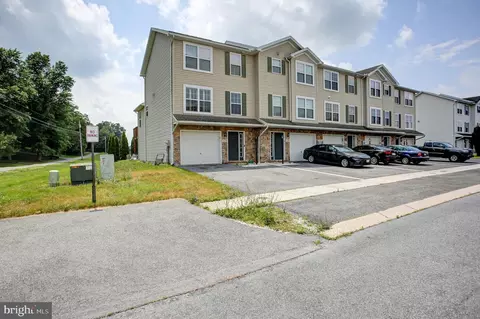 3598 Pinecrest Ct, Fayetteville, PA 17222