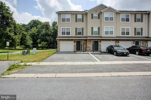 3598 Pinecrest Ct, Fayetteville, PA 17222