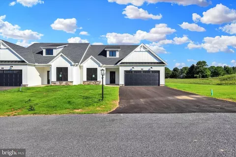 7680 Thrush Ln, Fayetteville, PA 17222