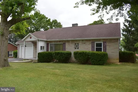 42 E Grandview Ave, Mercersburg, PA 17236