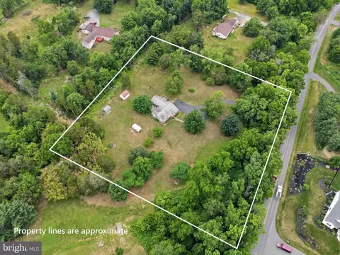 11283 Grant Shook Rd, Greencastle, PA 17225