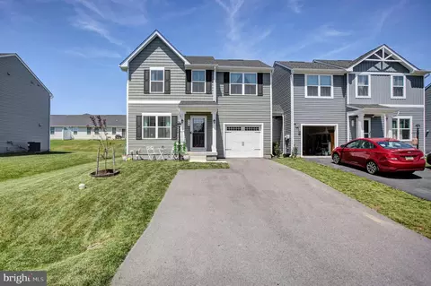 774 Raeann Dr, Greencastle, PA 17225