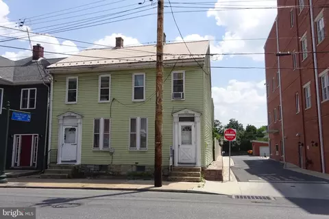 226-228 E Queen St, Chambersburg, PA 17201