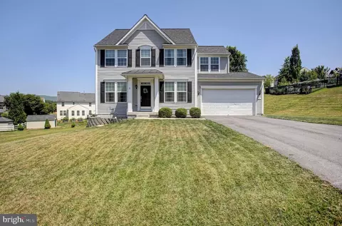 86 Equestrian Dr, Chambersburg, PA 17202