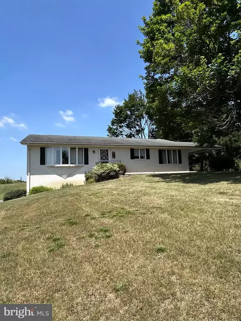 8221 Stone Bridge Rd, Greencastle, PA 17225