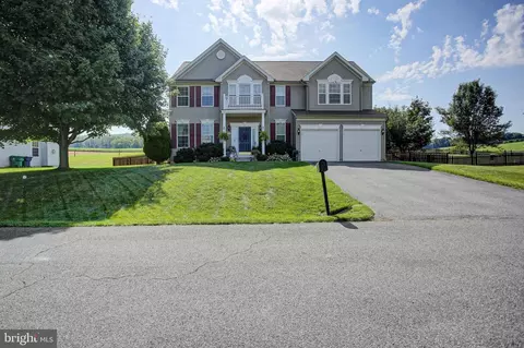 2932 Constellation Dr, Chambersburg, PA 17202